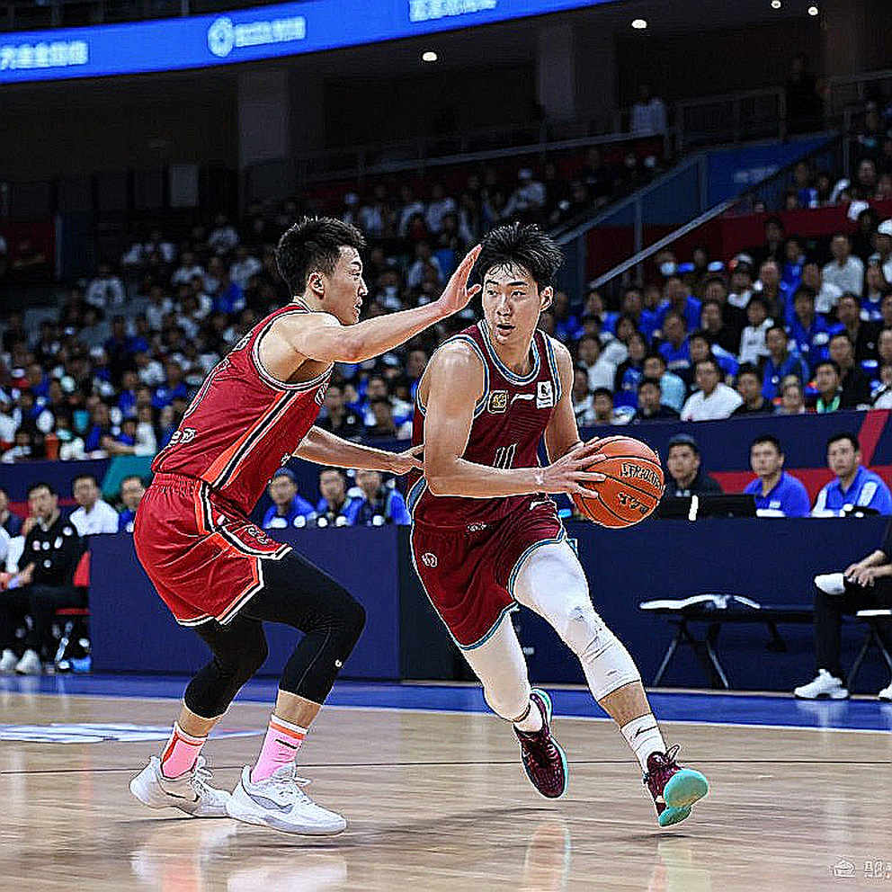 Đầu gối 2m21 của Papagiannis: 11 tháng im lặng và một suất trong danh sách 16 người
